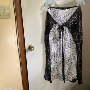 No Boundaries NWOT palazzo pants 100% rayon black & white very lightweight